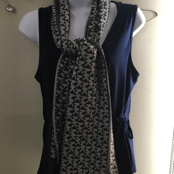 Gray Patterned Scarf Michael Kors - Picture 2 of 2